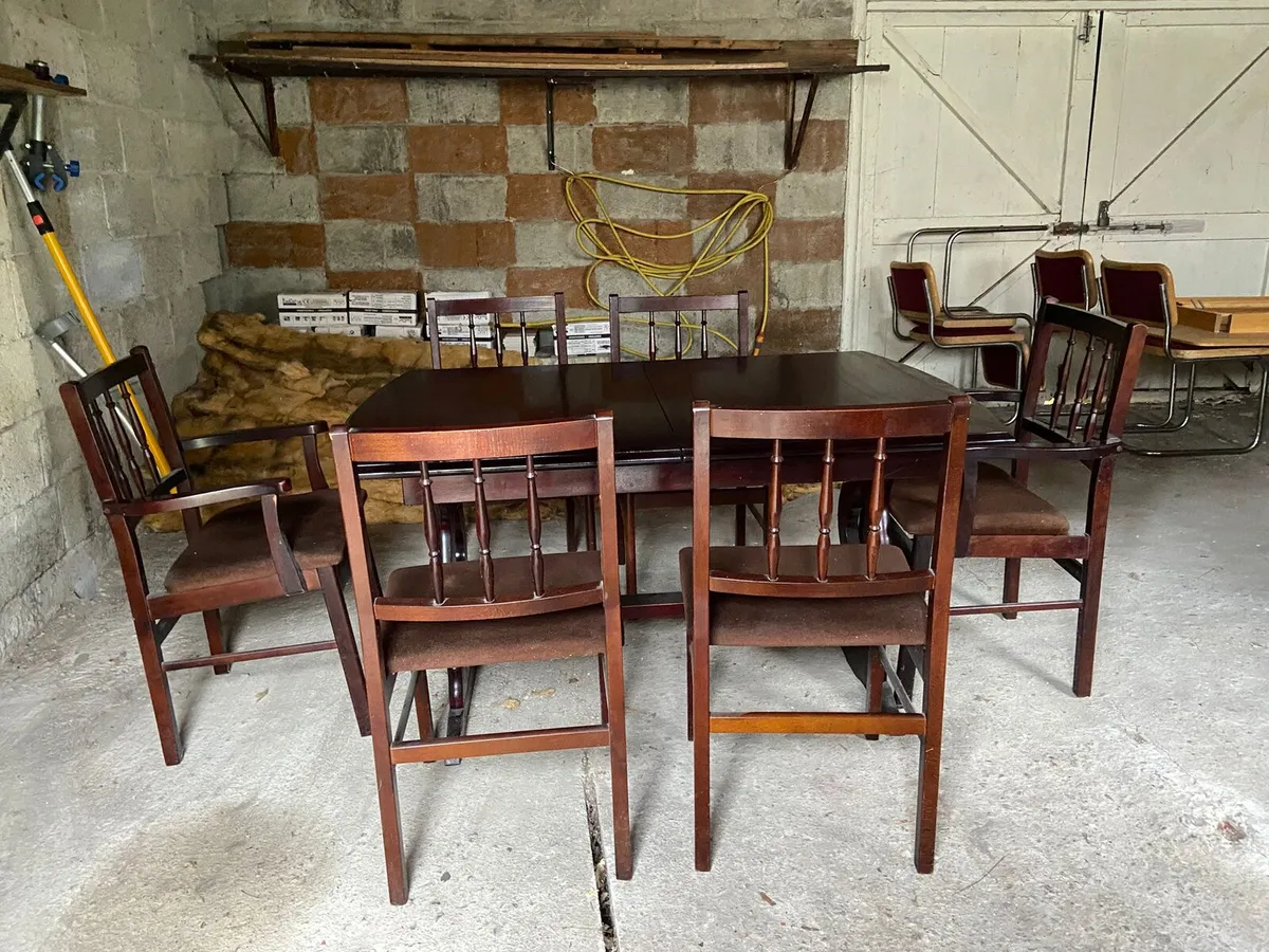 Extendable table & 6 chairs - Image 2