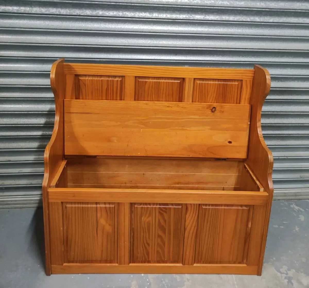 Solid pine monks bench - Image 3