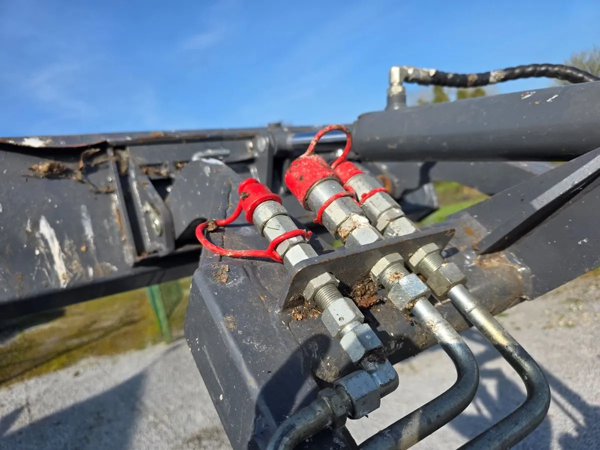 Skid steer - Image 2