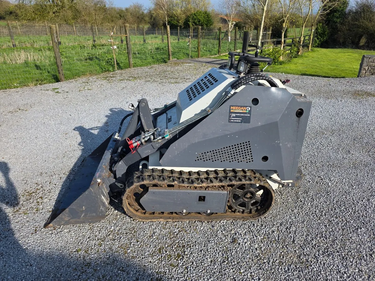 Skid steer - Image 1