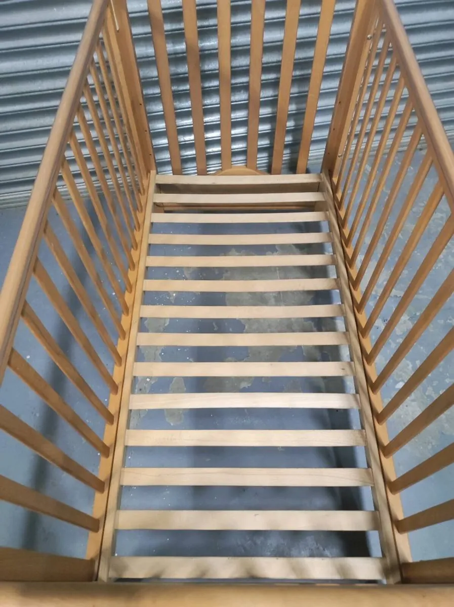 Baby cot - Image 2