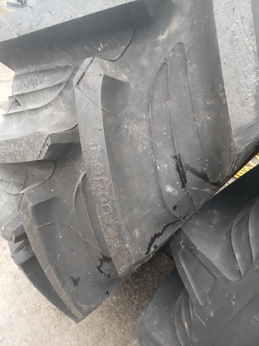 Radial tractor tyres 16.9 R30 or 420 85 30 - Image 3
