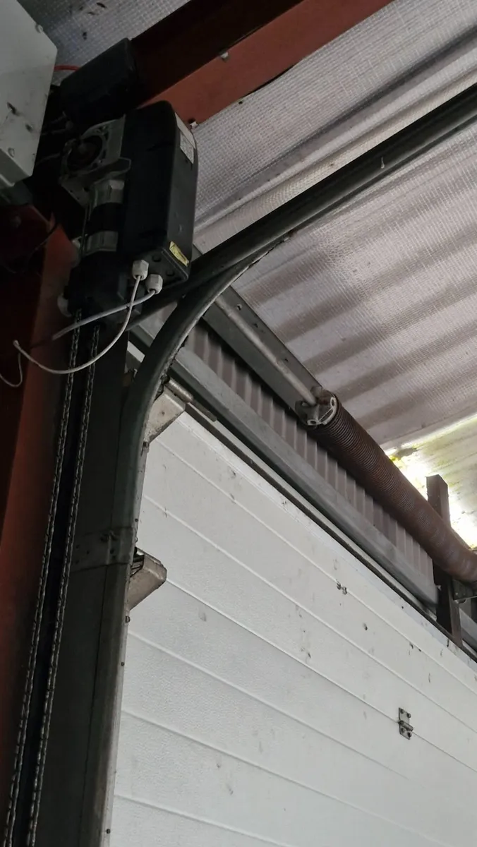 Garage door - Image 2