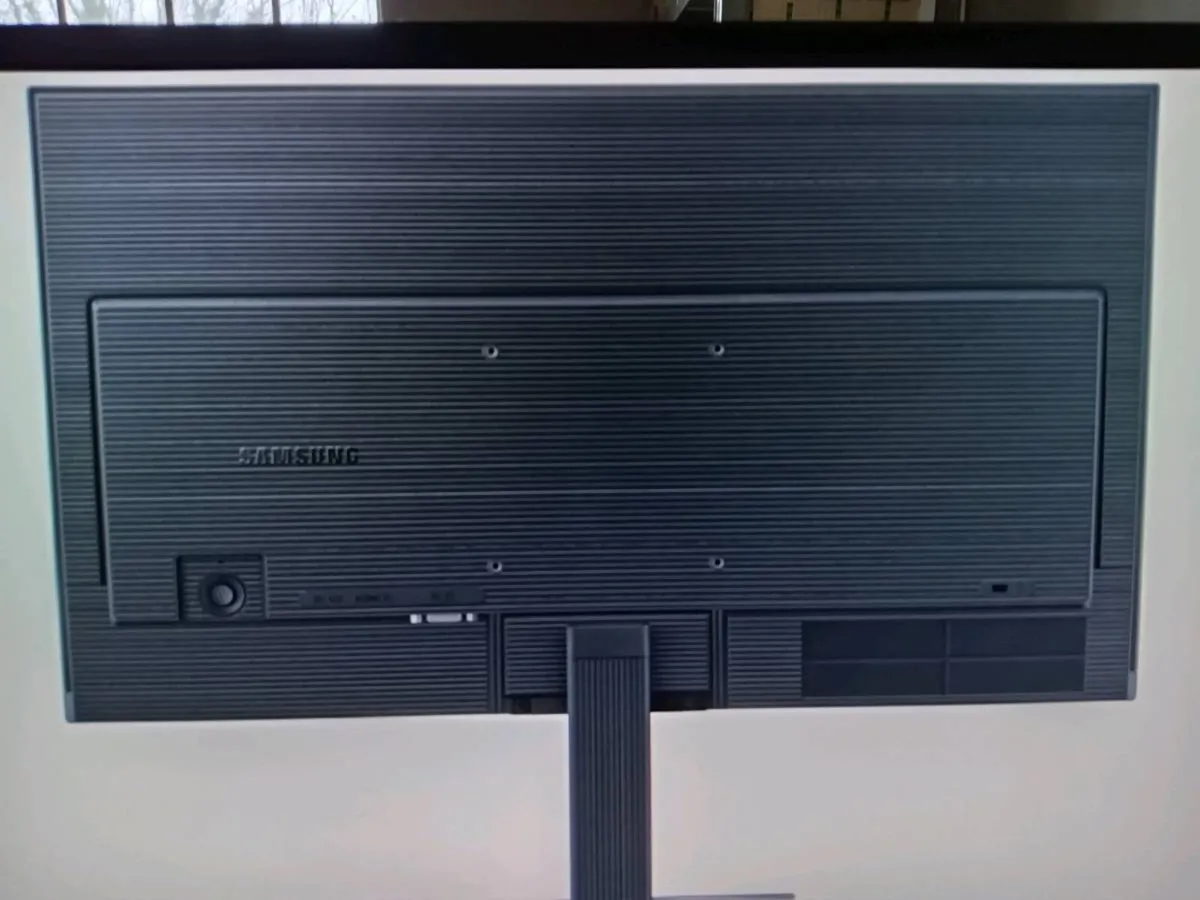 SAMSUNG S23 PC/TV/GAMING/MONITOR BRAND NEW - Image 4