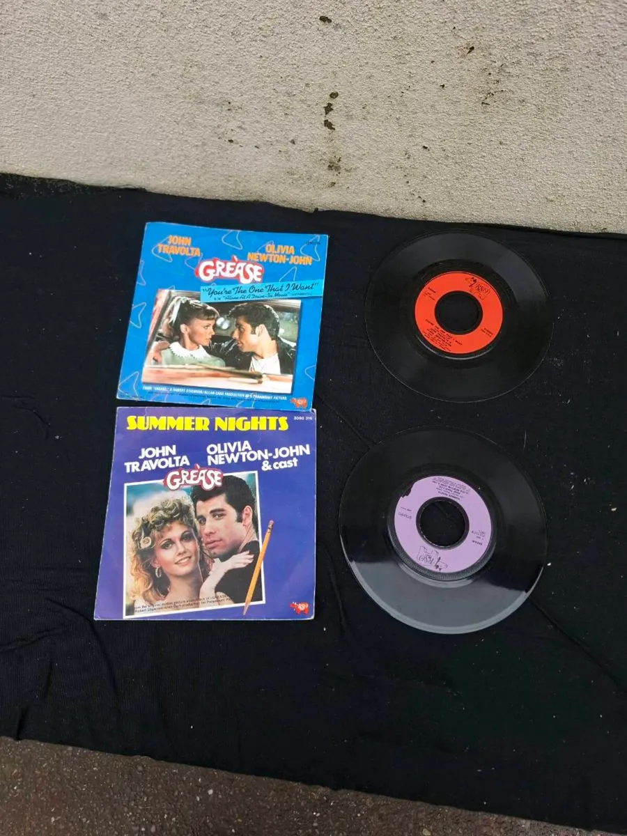 2 grease singles vinyl - Image 1
