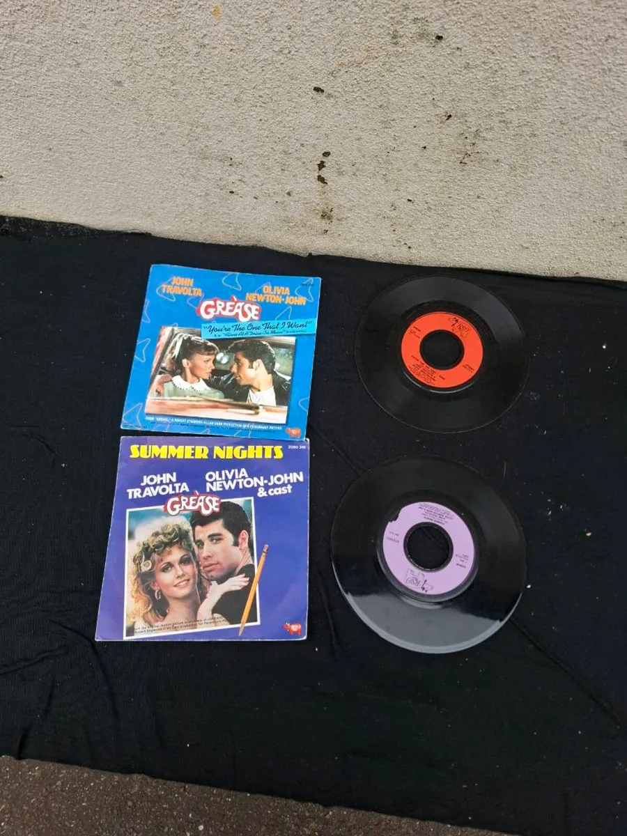 2 grease singles vinyl - Image 2