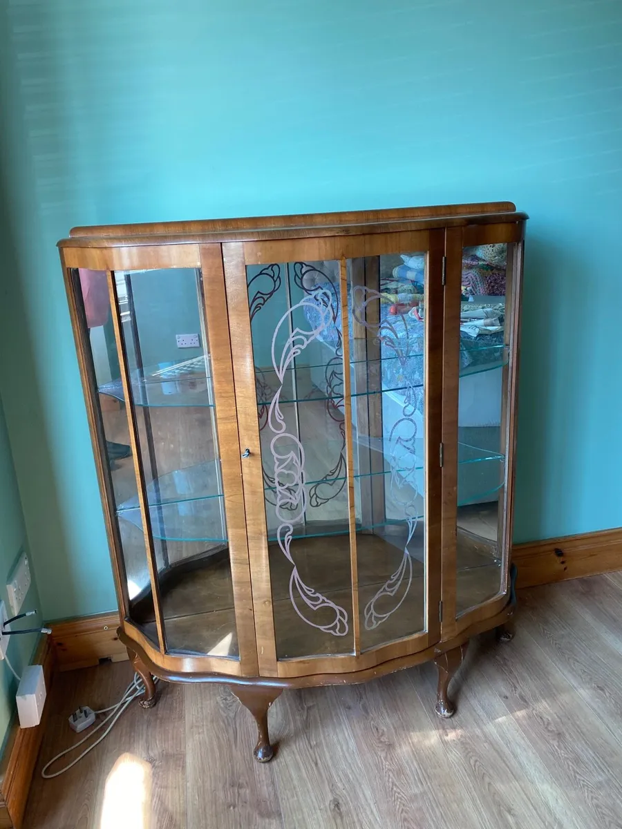 Bow fronted glass display cabinet - Image 2