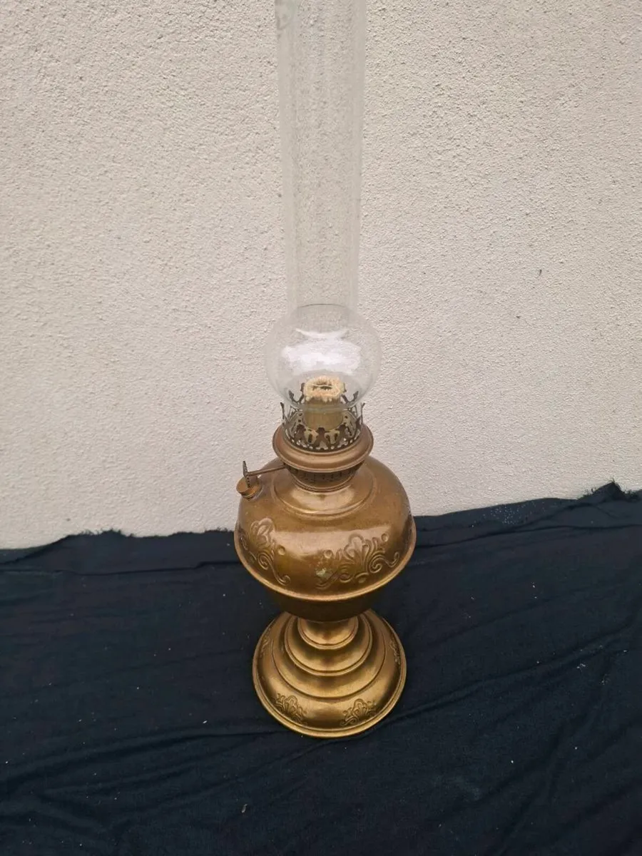 Old brass oil lamp postage possible - Image 2