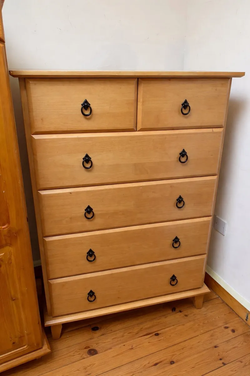 Chest of drawers