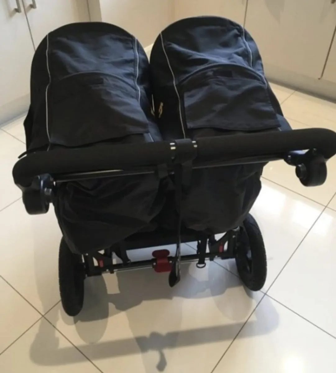 Almost New Out N About Double stroller - Image 2