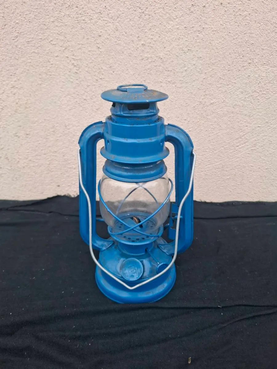 Blue working hurricane lamp postage possible - Image 1