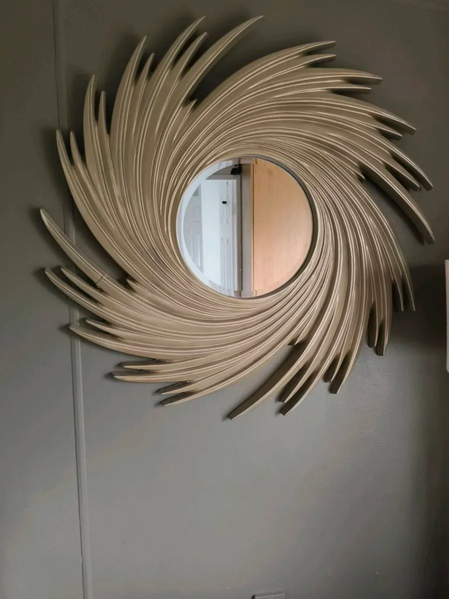Beautiful mirror like new 50 euro