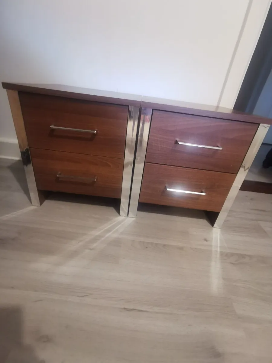 Modern Quality Sturdy pair of bedside lockers - Image 3