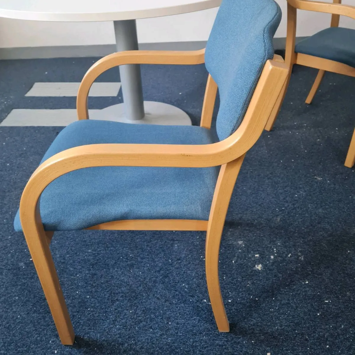 2 x beech framed meeting chairs - Image 4