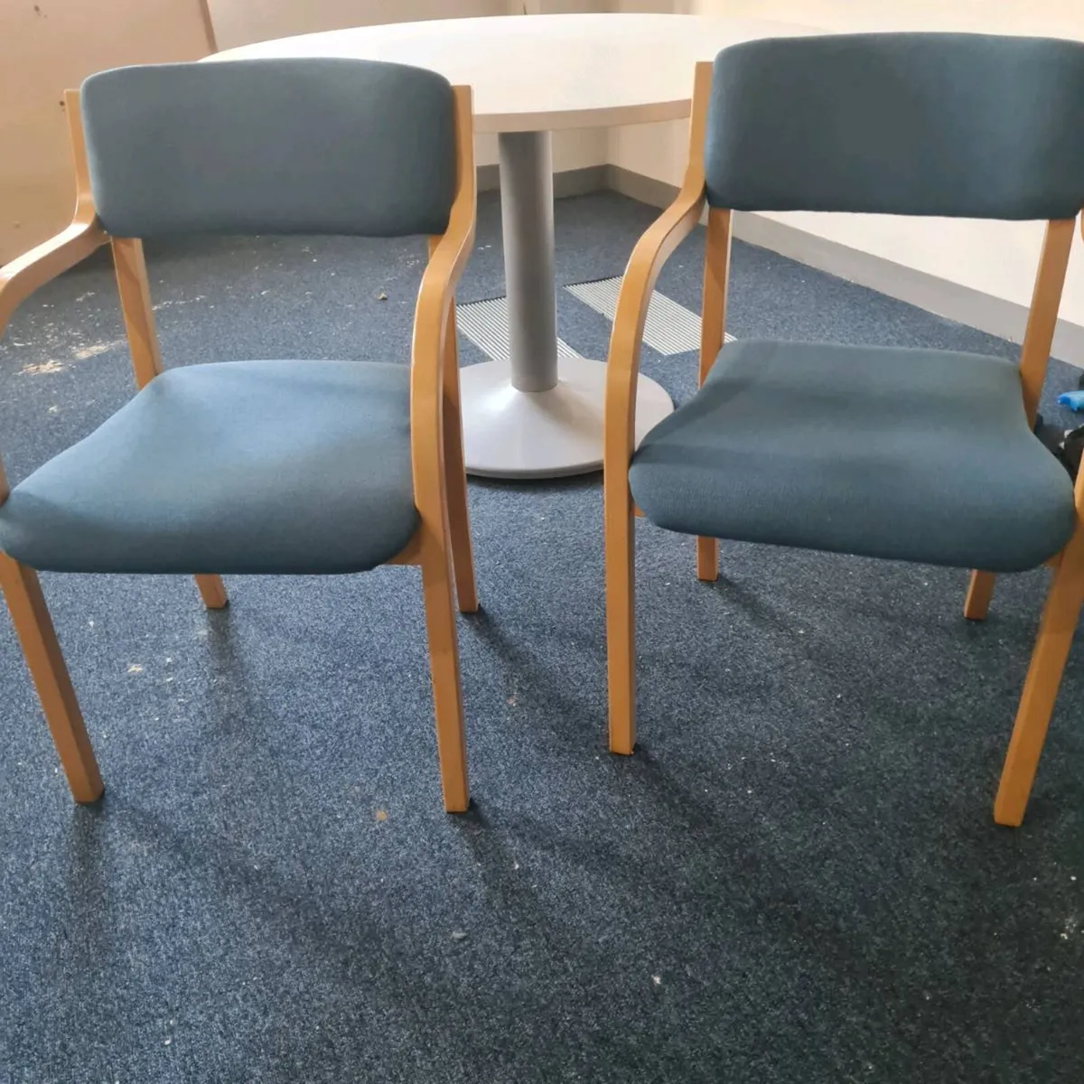 2 x beech framed meeting chairs - Image 1