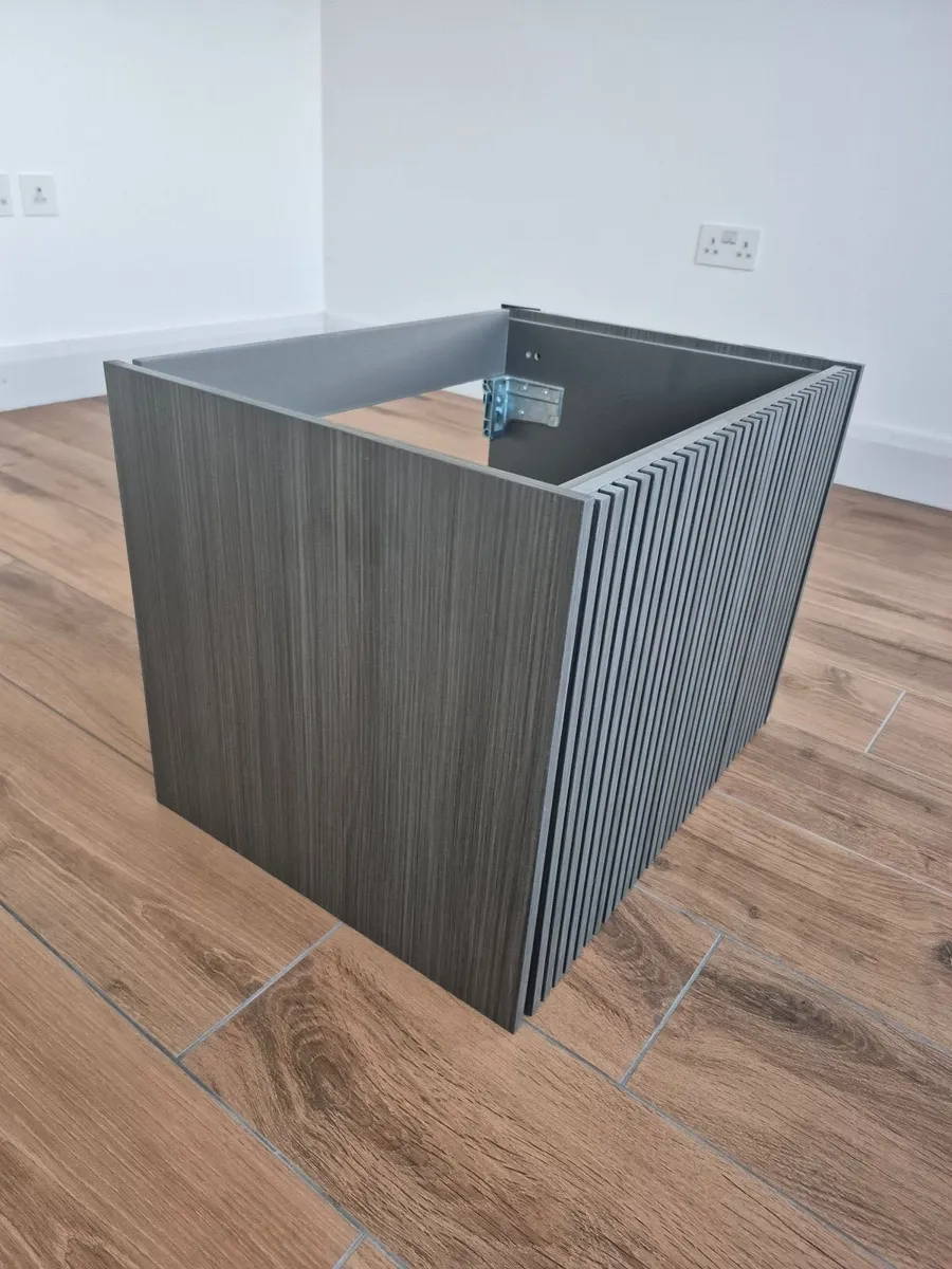 Bathroom vanity - Image 2