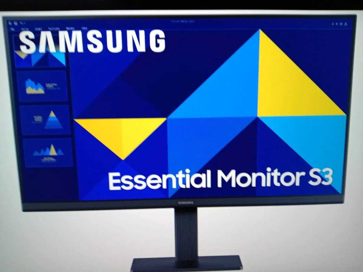 SAMSUNG ESSENTIAL TV/PC/GAMING MONITOR  BRAND NEW - Image 3