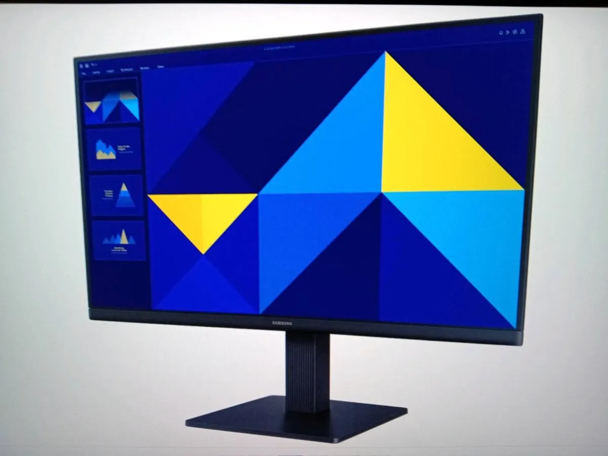 SAMSUNG ESSENTIAL TV/PC/GAMING MONITOR  BRAND NEW - Image 4