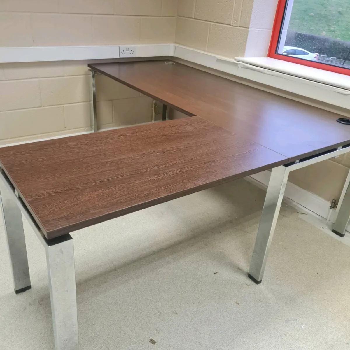 Walnut executive office desks - Image 4