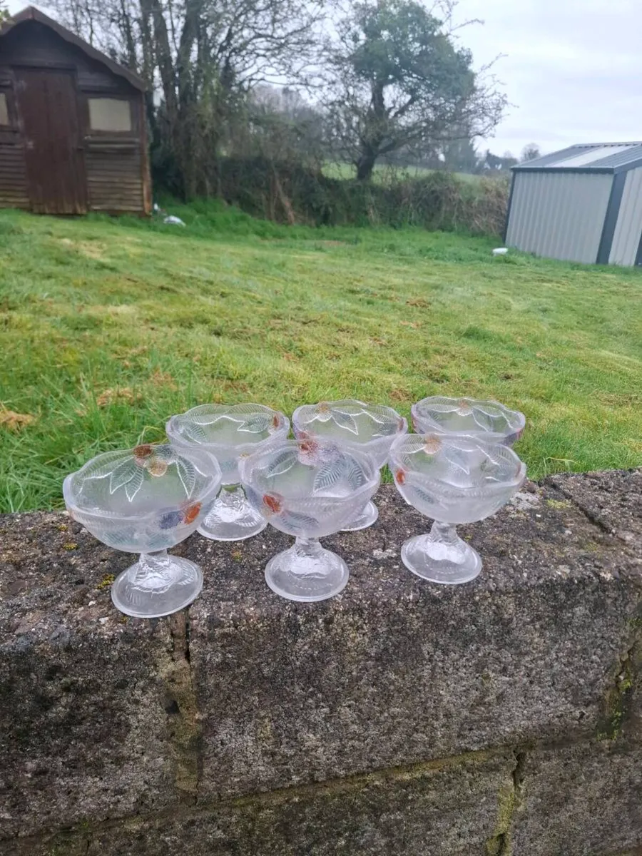 6 vintage glass ice cream cups postage possible - Image 1