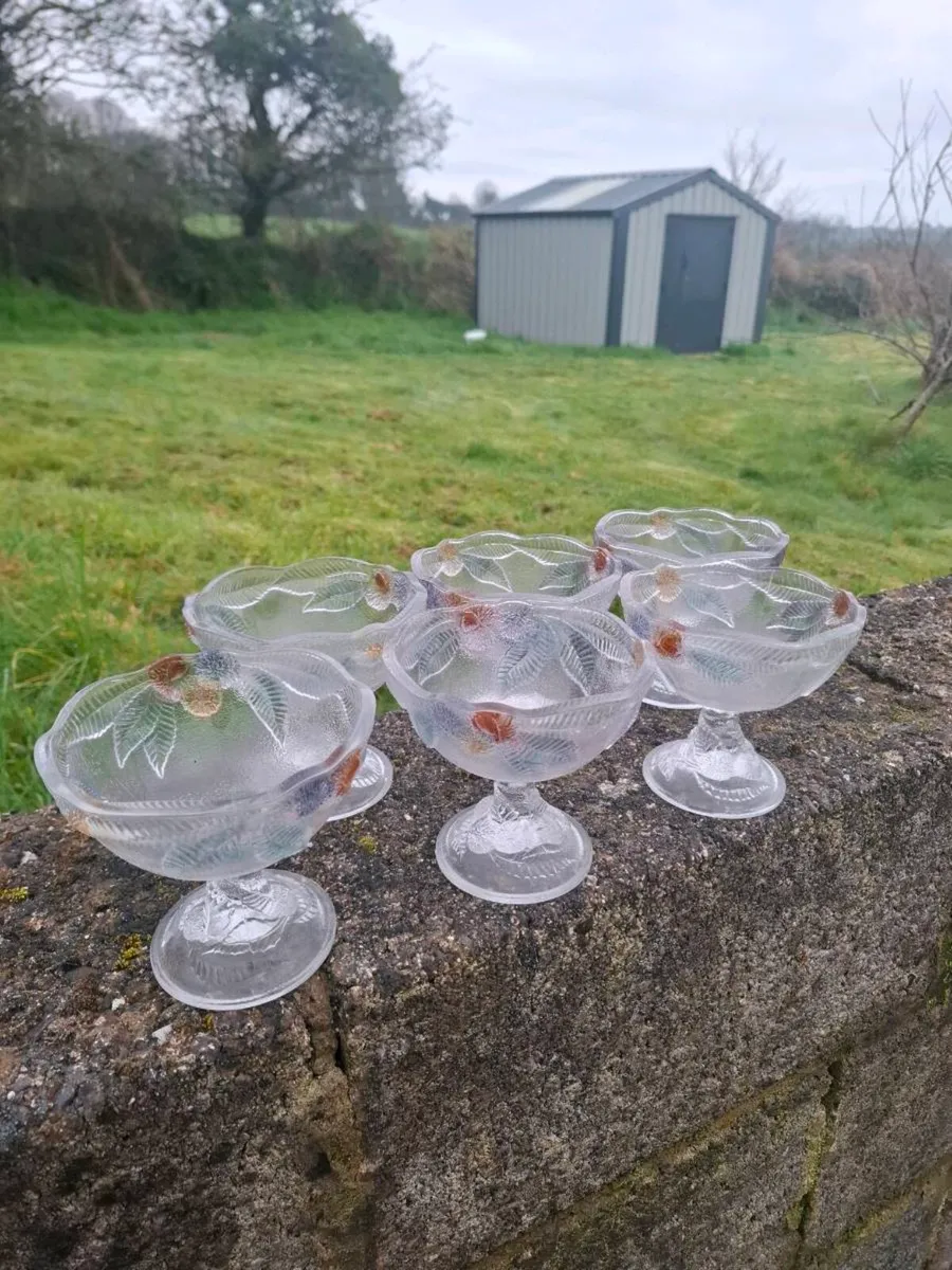 6 vintage glass ice cream cups postage possible - Image 2