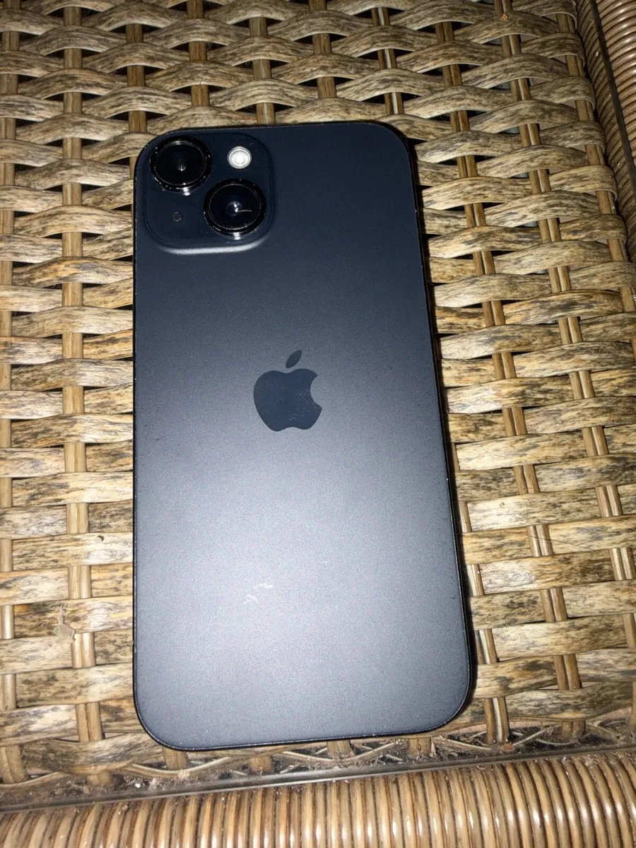 iPhone 15 - Image 2
