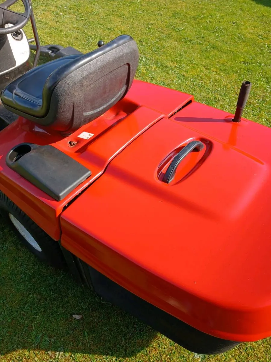 Hop ride on mowwr - Image 2