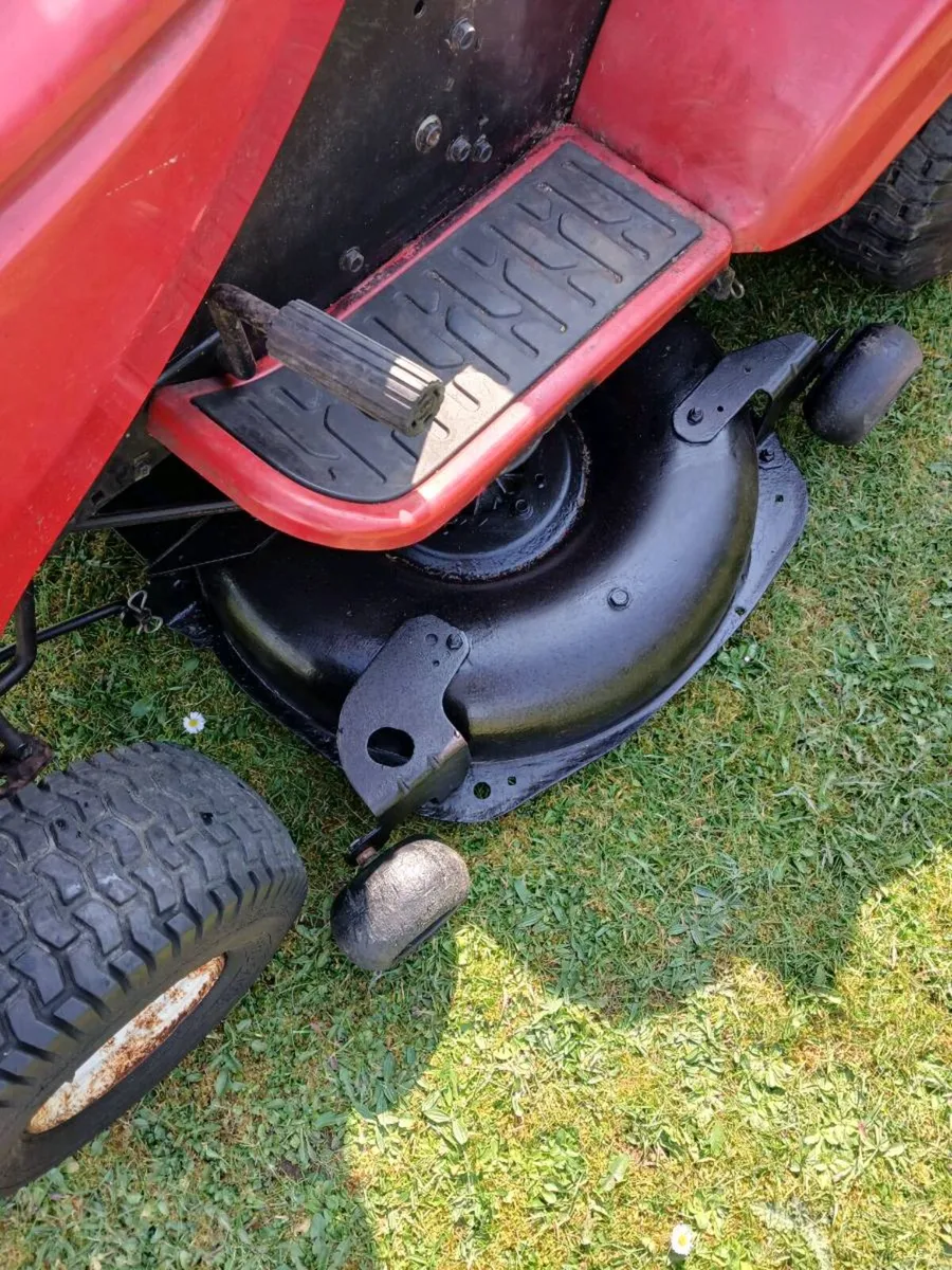 Hop ride on mowwr - Image 3