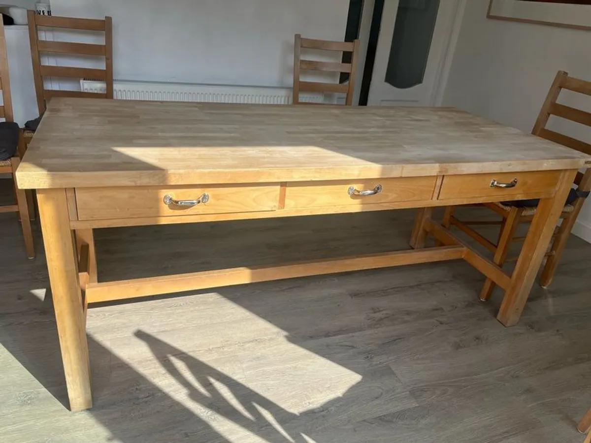 Solid oak dining table and 8 chairs with storage drawers - Image 4