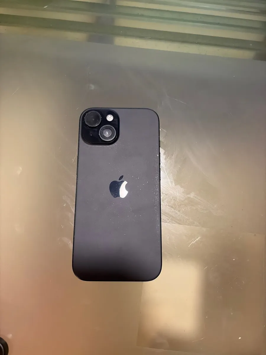 iPhone 15 - Image 4