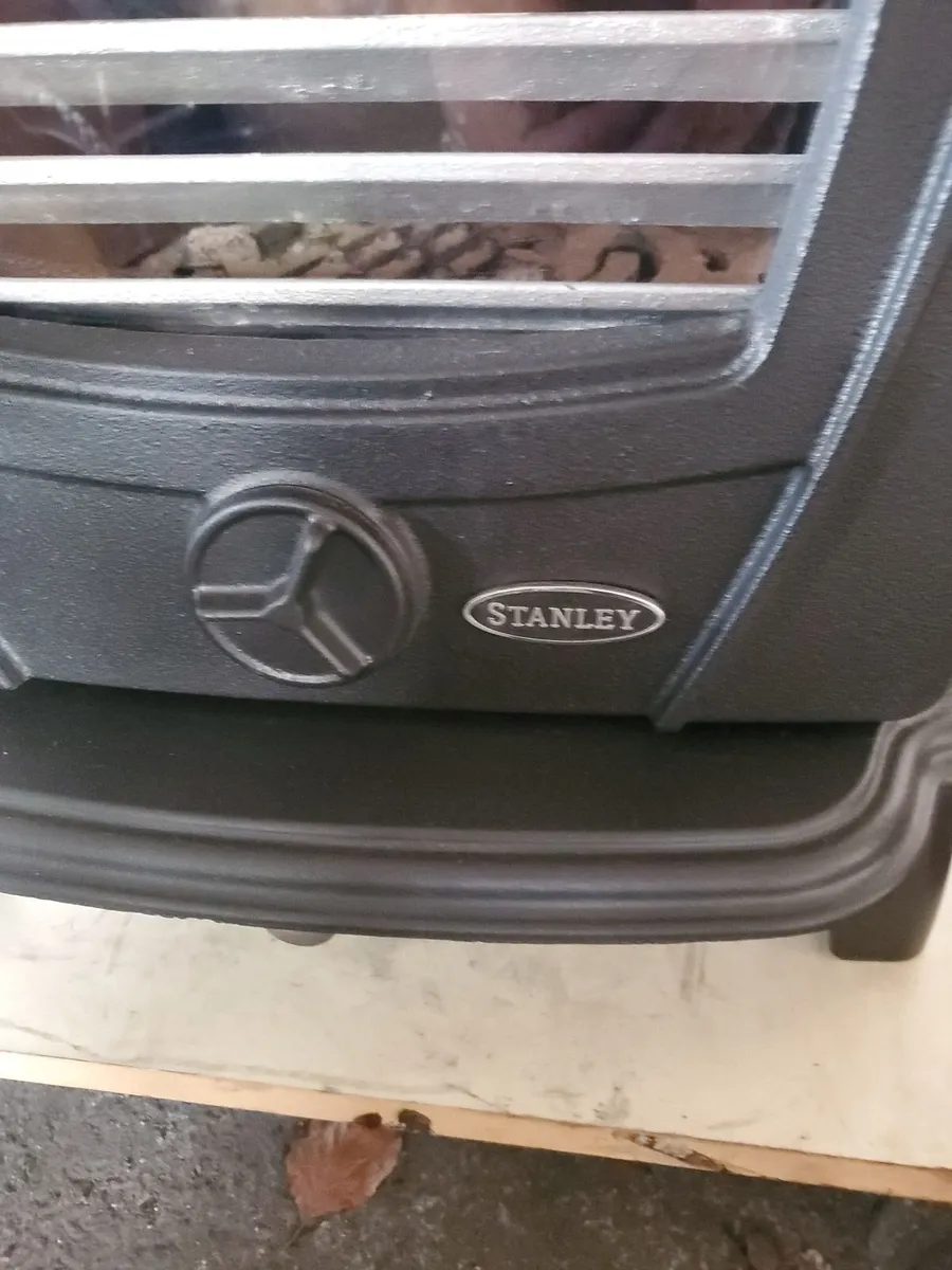 Stanley Aoife solid fuel stove new condition - Image 3