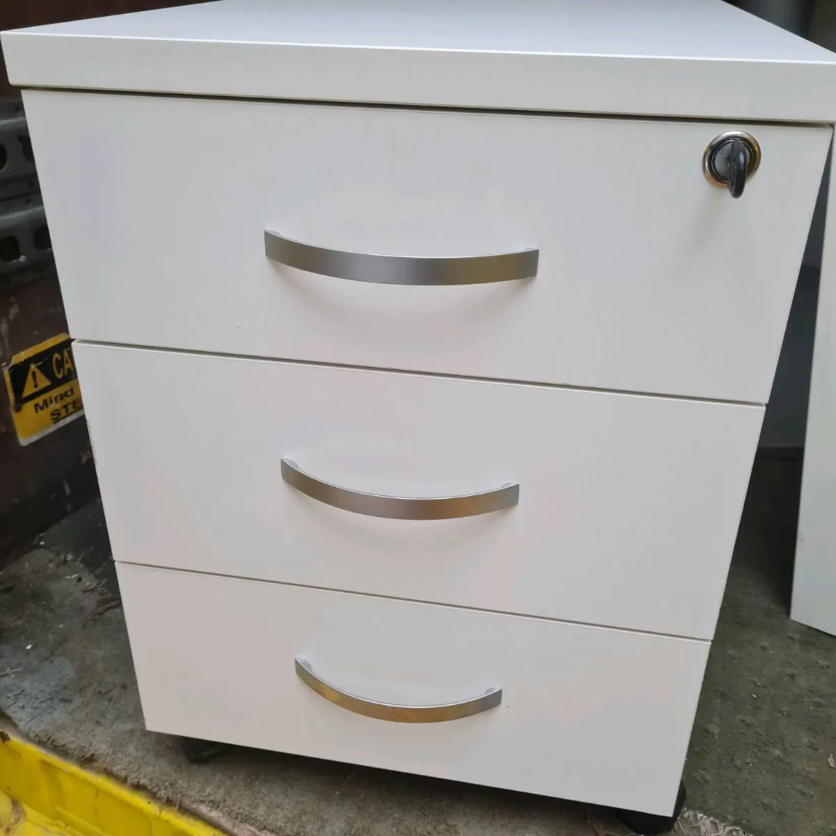 White 1800 mm office desks with - Image 3