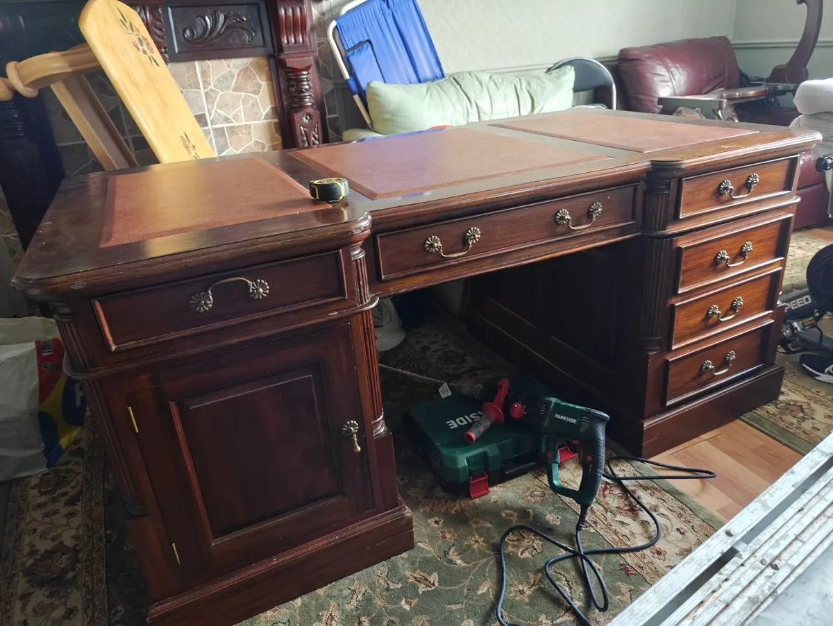 Parnter desk - Image 1