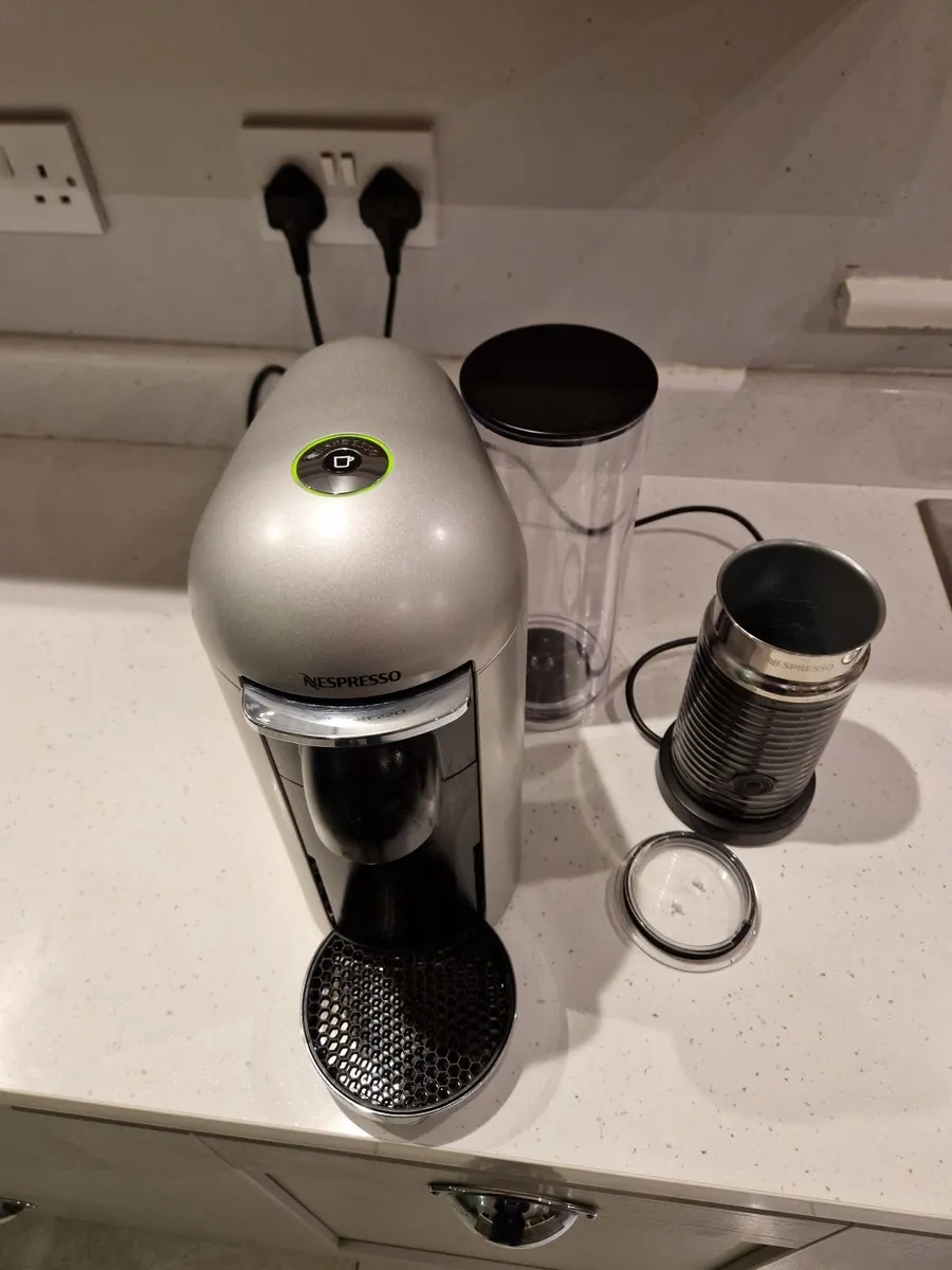 Nespresso Vertuio plus coffee machine milk frother