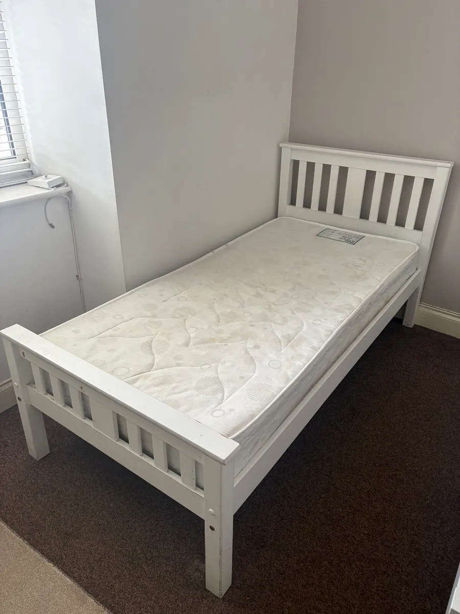 Single bed and mattress - Image 1