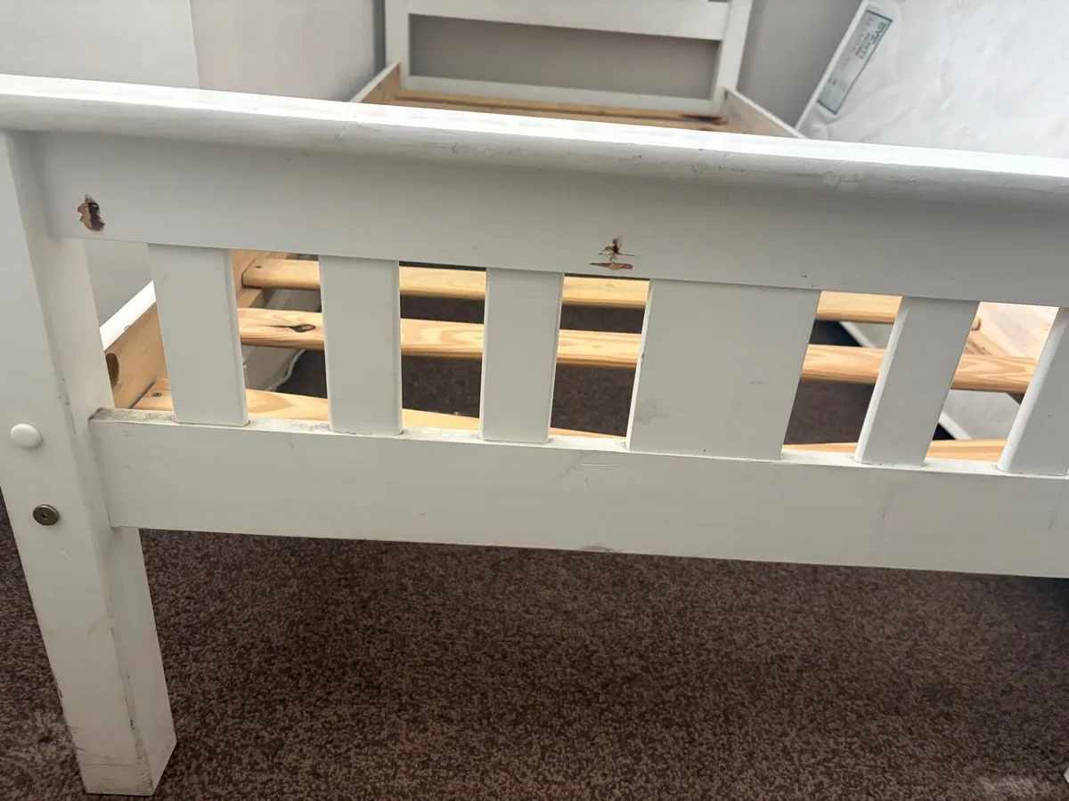 Single bed and mattress - Image 2