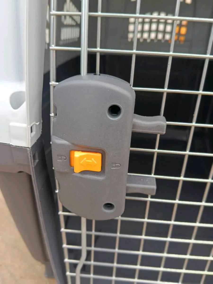 Dog carrier/transport box - Image 3