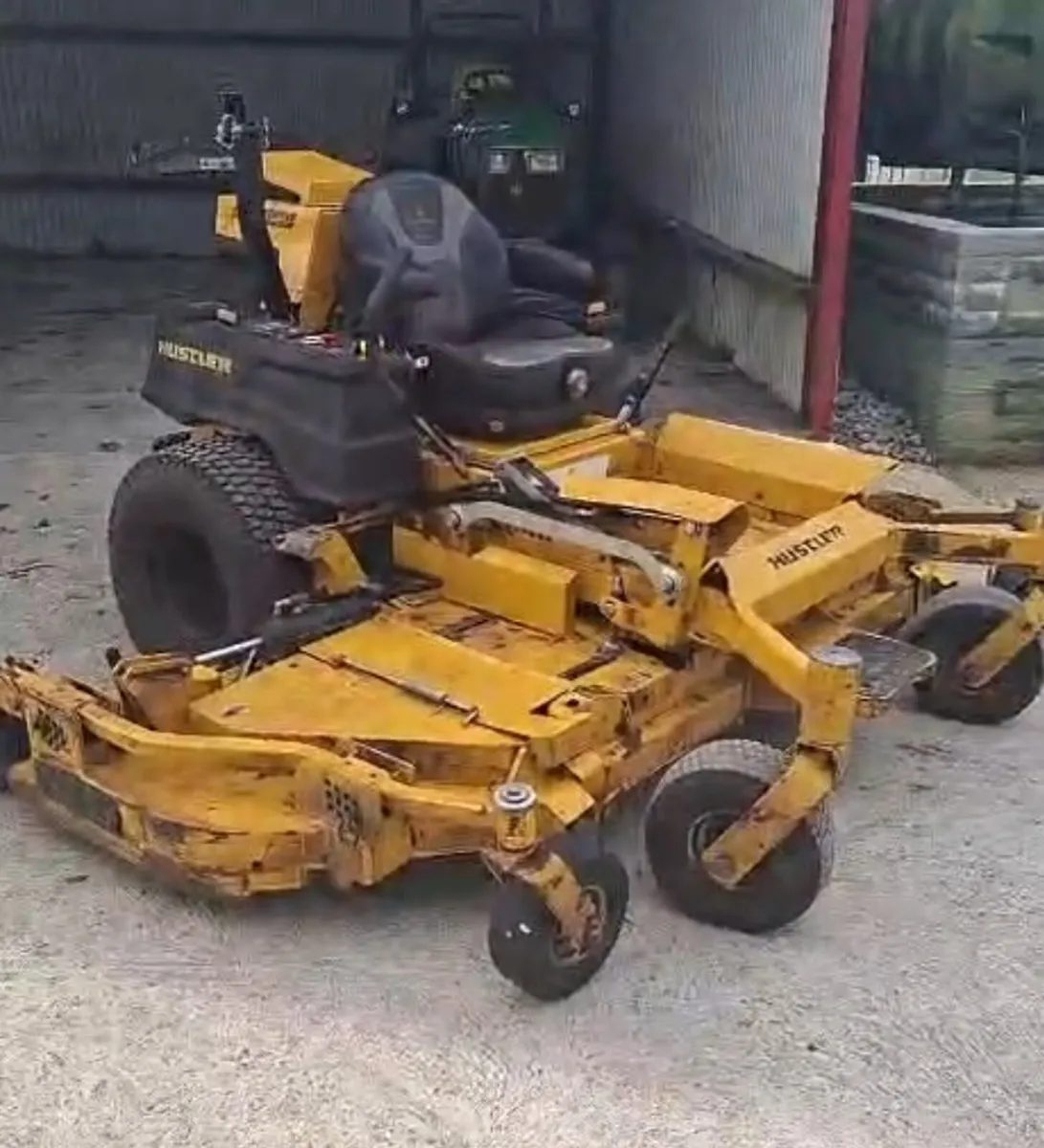 Hustler 104" Hyperdrive batwing - Image 1