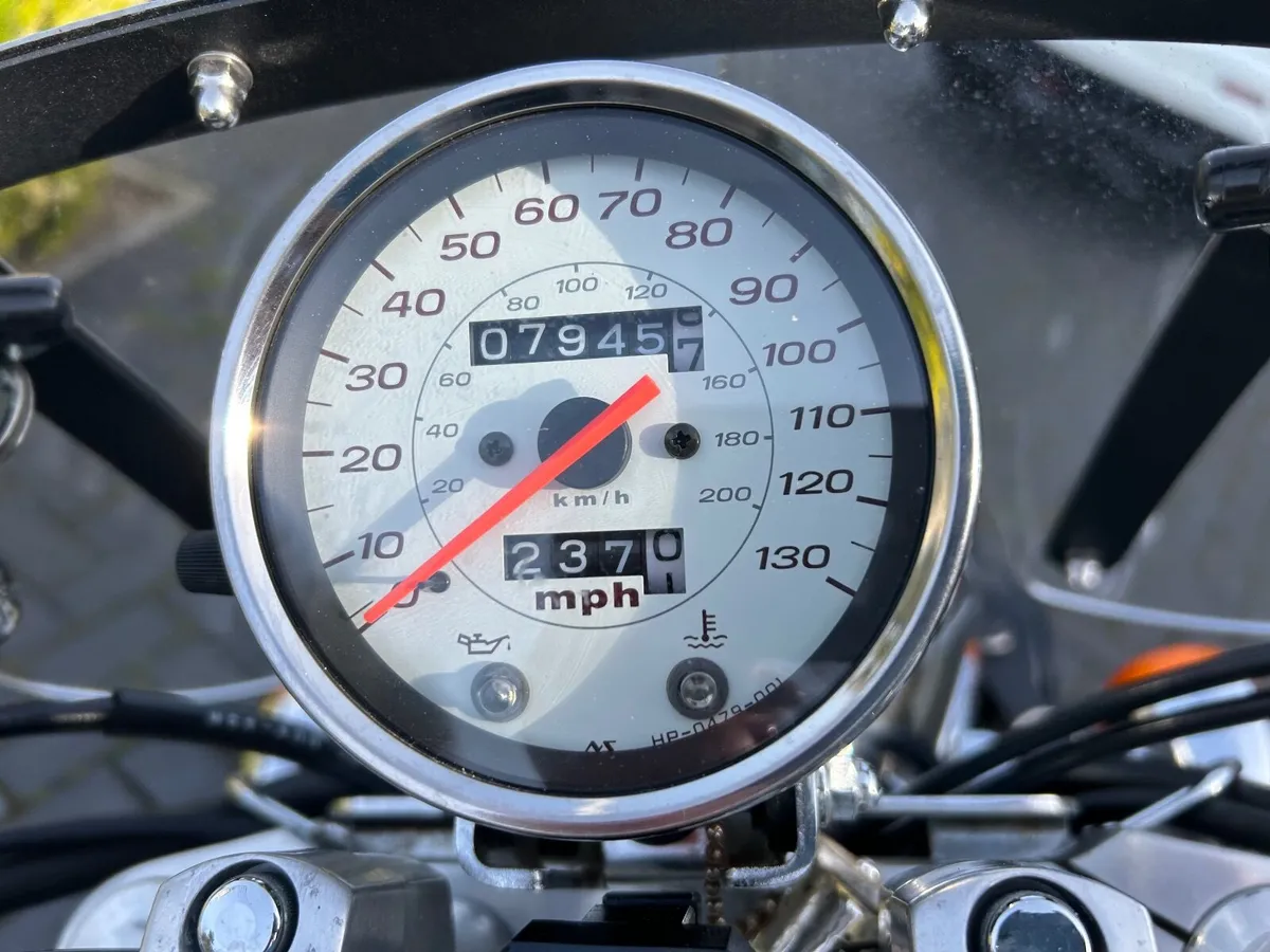 Honda VT 1100 Shadow Sabre - Image 2