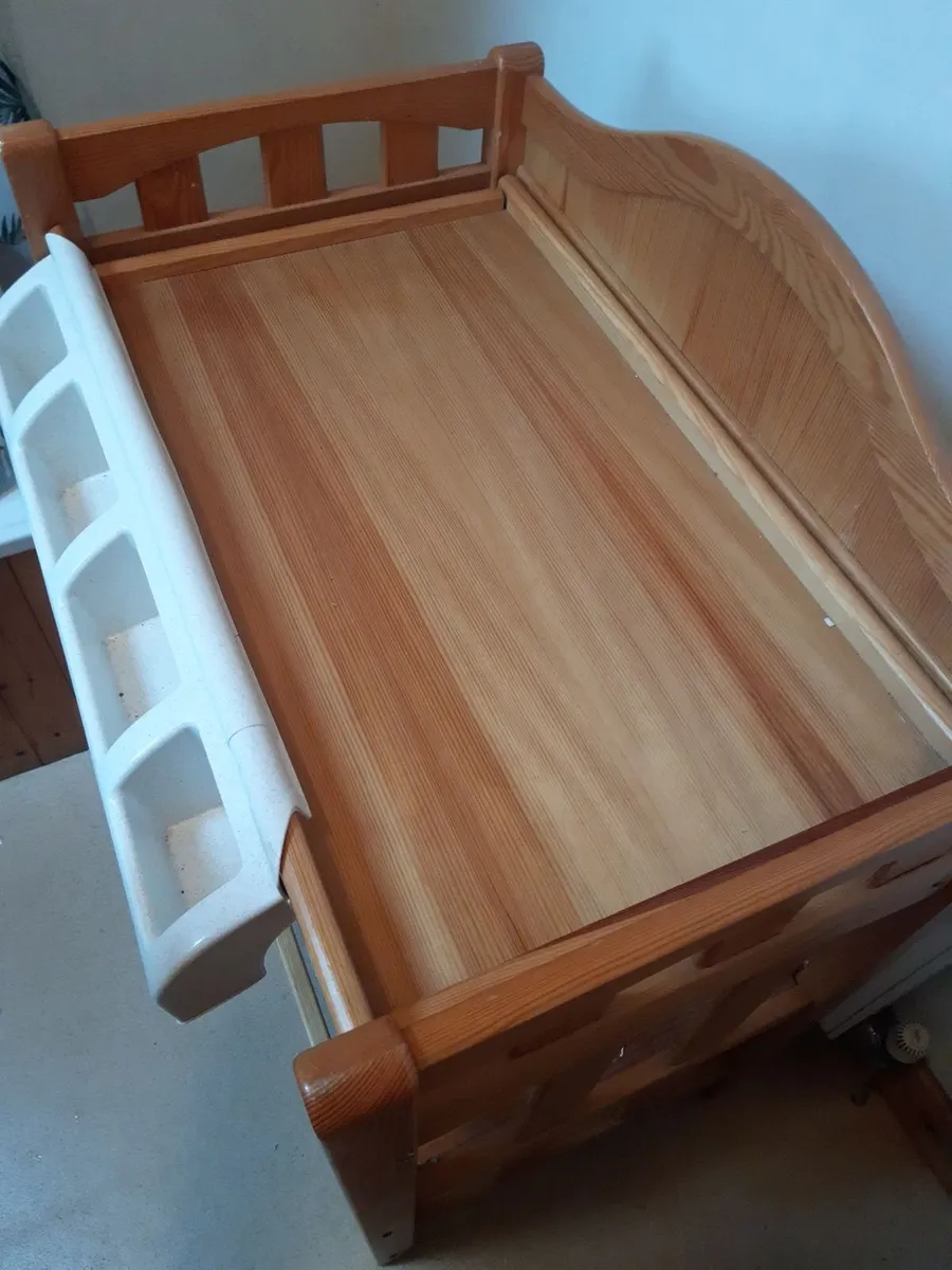 Baby changing station - Image 2