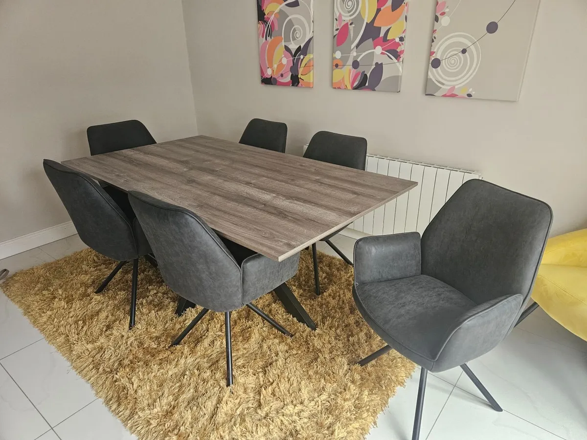 Table & Chairs - Image 2