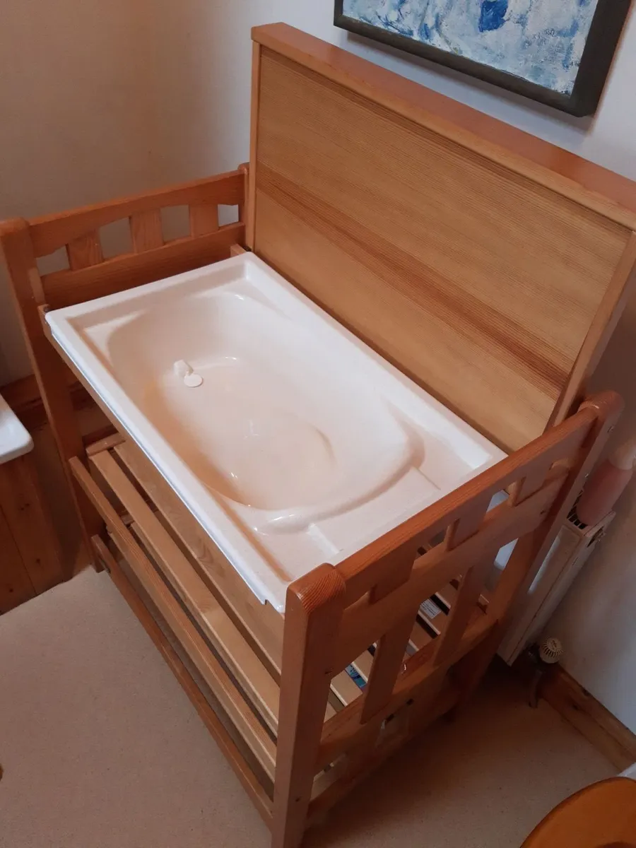 Baby changing station - Image 4