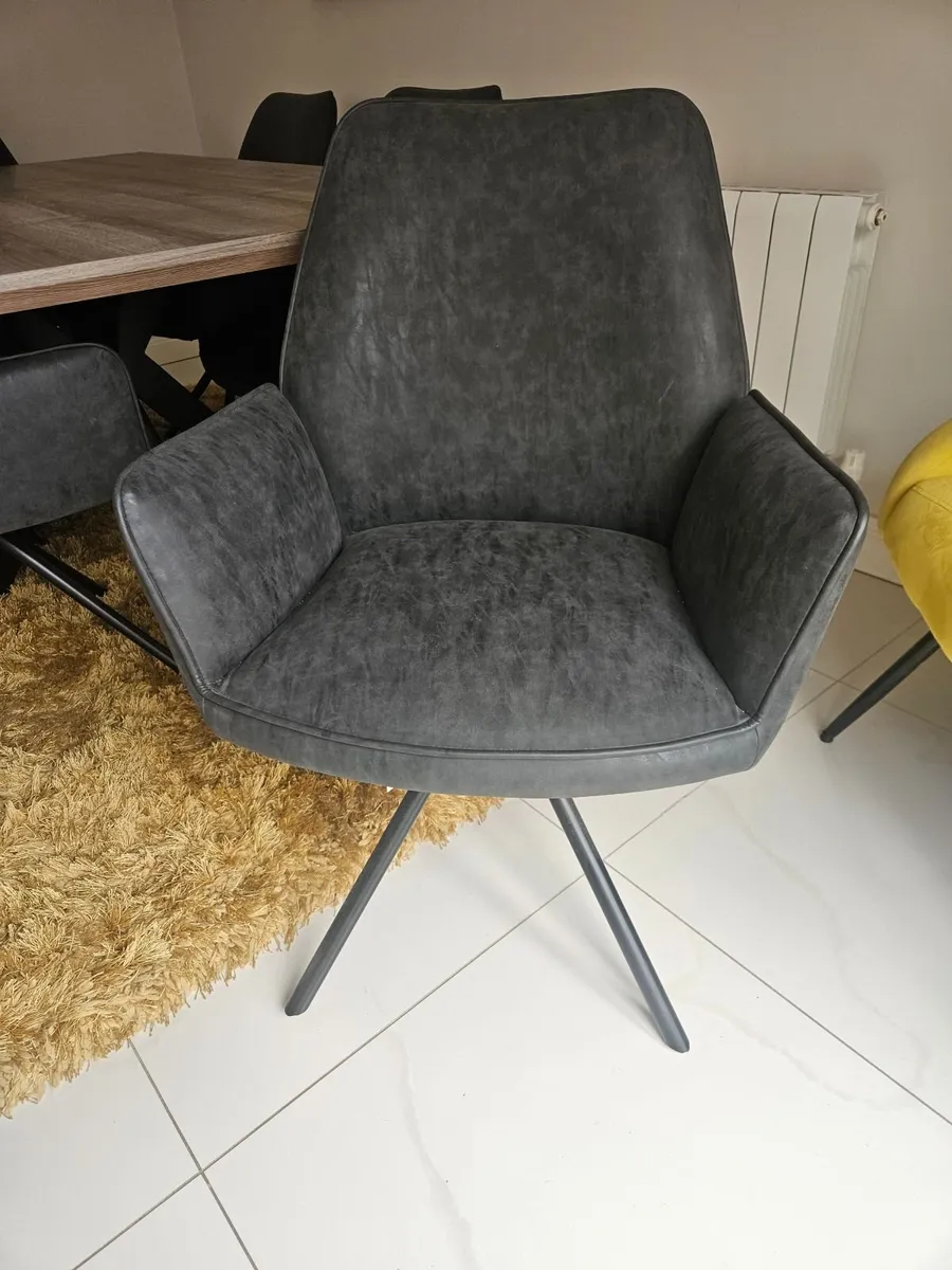 Table & Chairs - Image 3