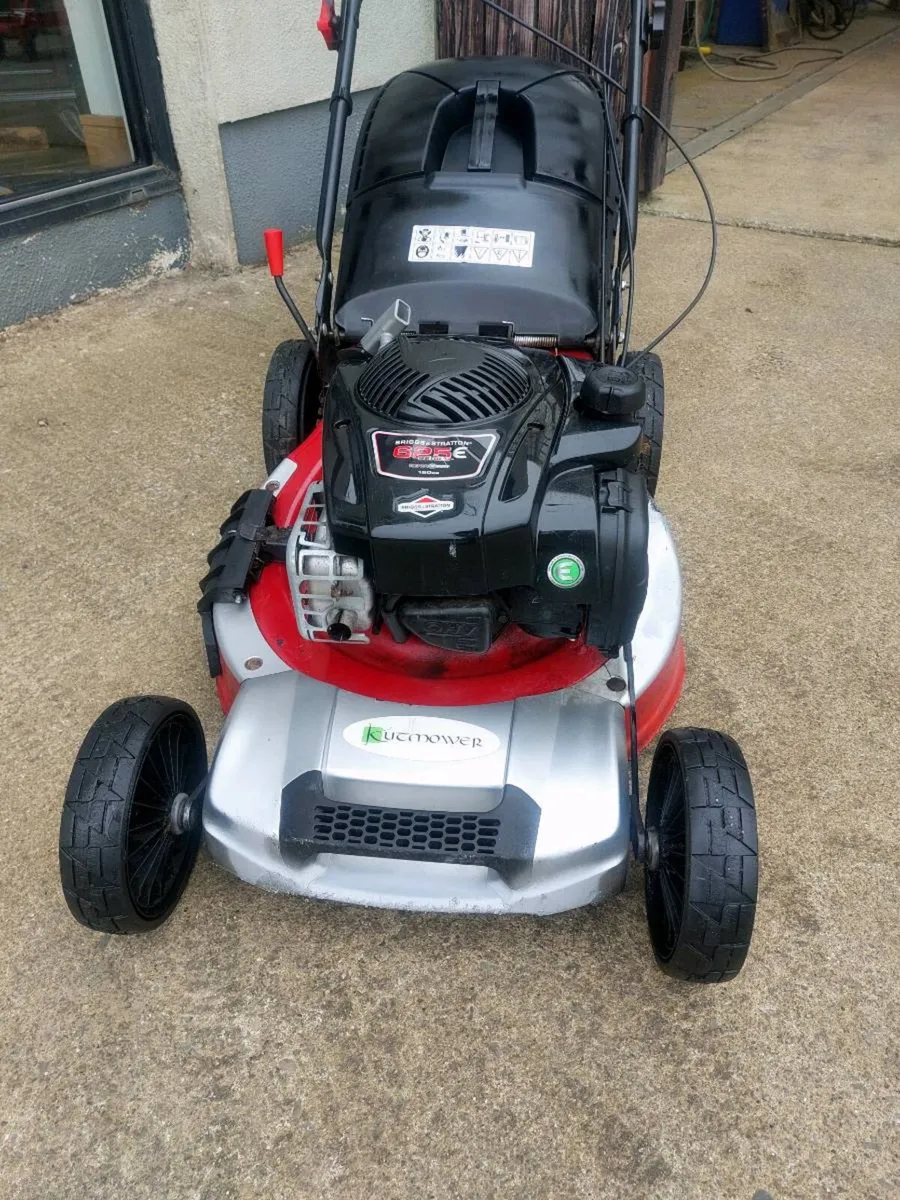 Selfpropelled lawnmower - Image 1
