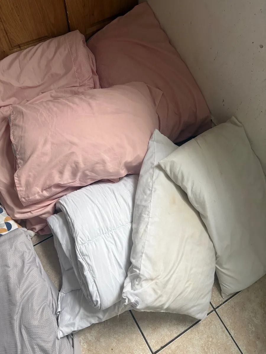 Single duvets and pillows, used - Image 2
