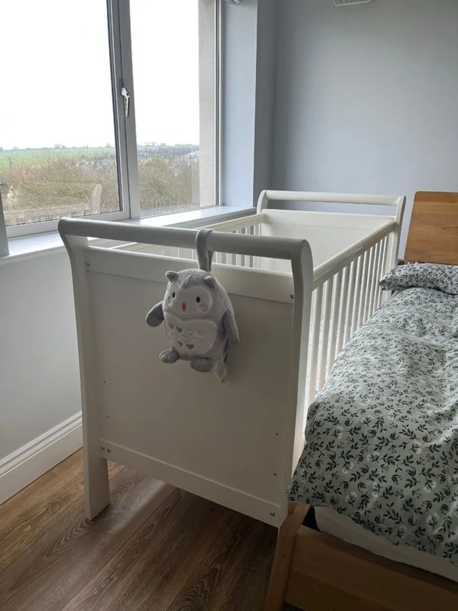 Beautiful Mamas Papas Cot Bed with Mattress in Excellent Condition - Image 1