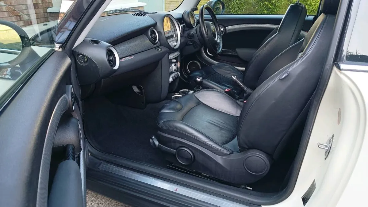 Mini Cooper S 2007 (Repair or Parts) - Image 2