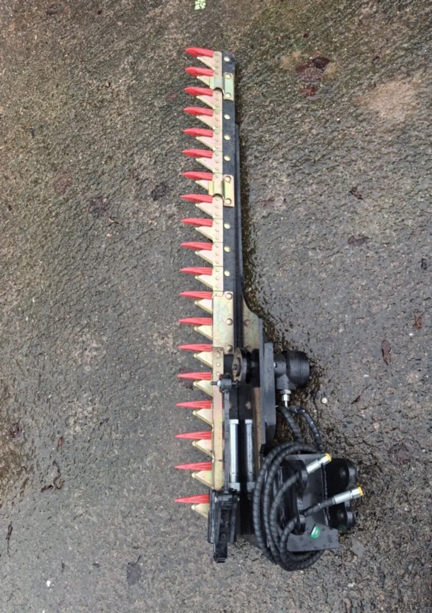 1400mm hedge trimmer - Image 1