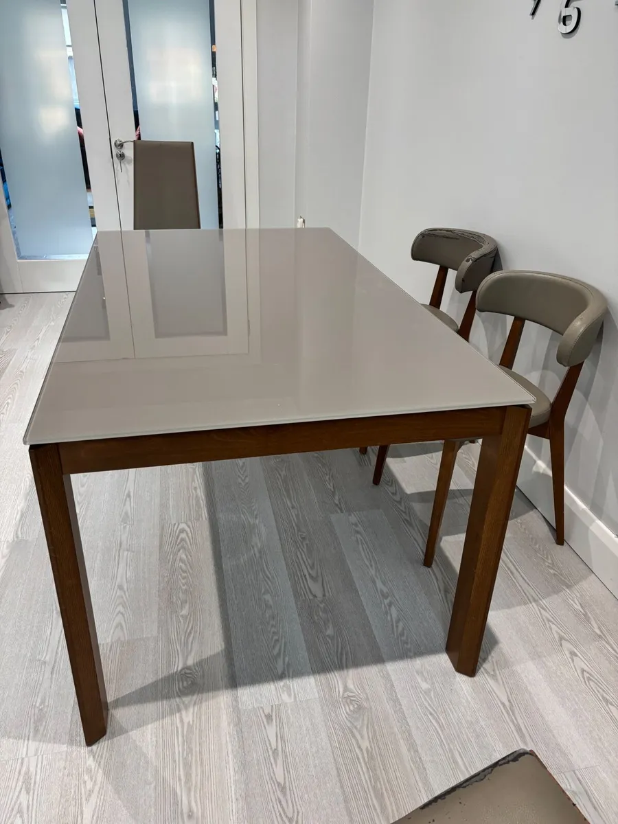 Dining table & 6 Chairs - Image 4