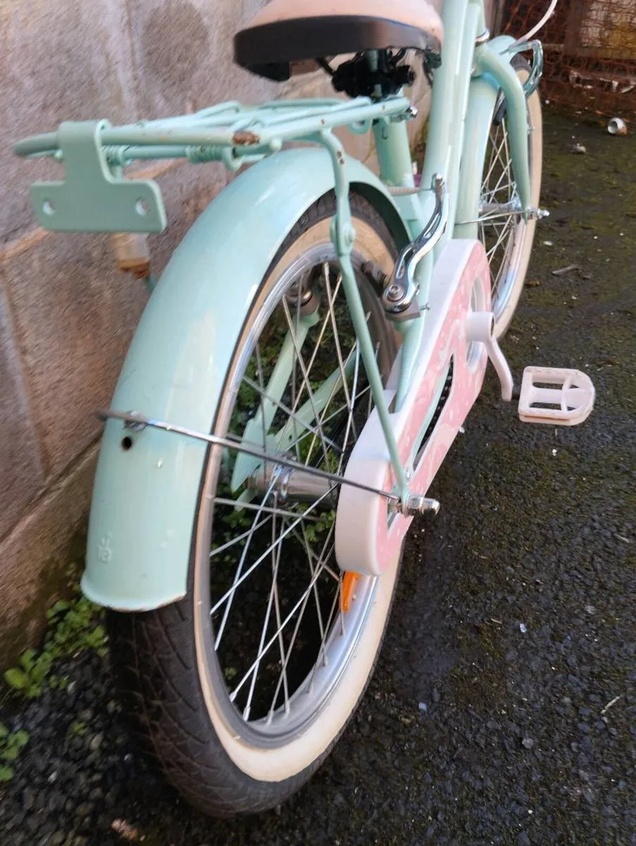 Girls 20inch bike - Image 3